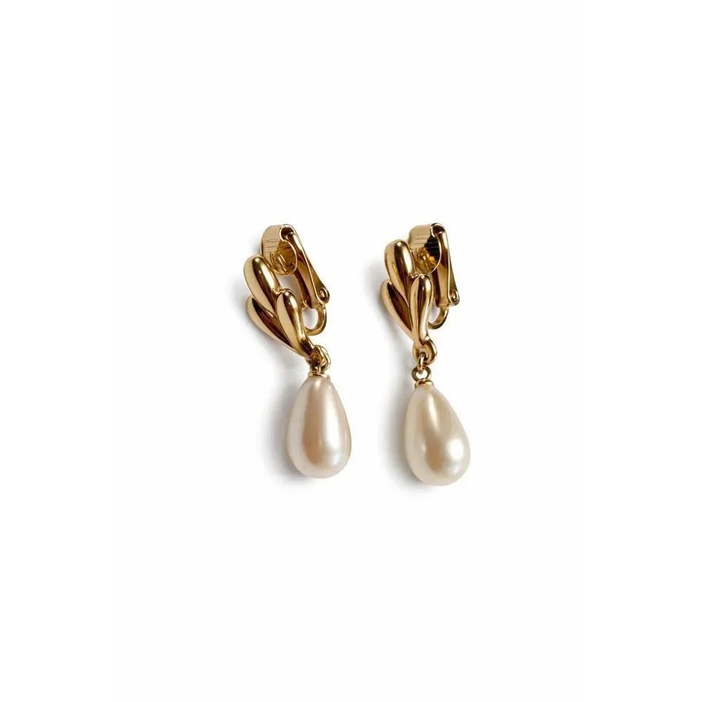 Trifari gold tone vintage teardrop faux pearl dangle earrings signed